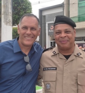Flávio Passos e o tenente-coronel Marins. Reprodução