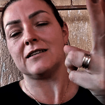 Elizandra nunca foi à Itália. Ela torce pela filha à distância. Reprodução do Zoom Elizandra nunca foi à Itália. Ela torce pela filha à distância. Reprodução do Zoom